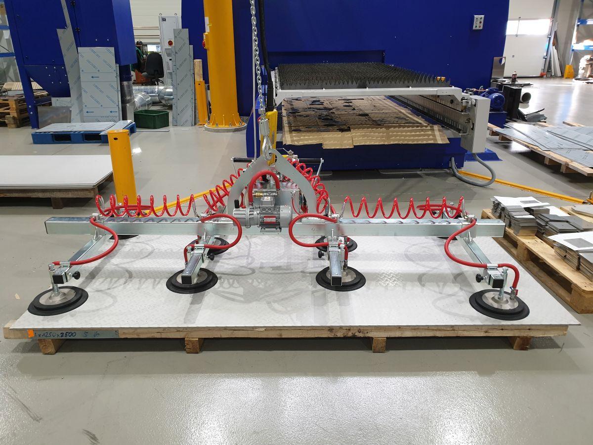 Forgódaru vákuumos megfogóval